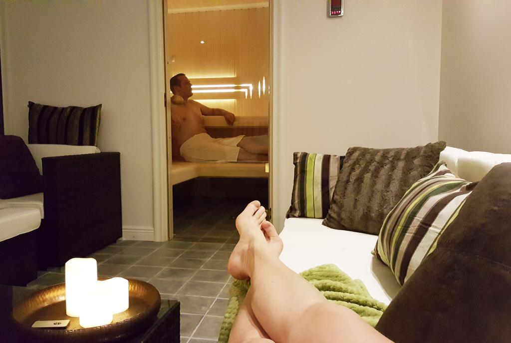 Guesthouse Eleven Hotel Арвика Экстерьер фото
